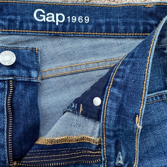 Gap Jean Shorts 💙4/$20❤️ - Picture 3 of 5